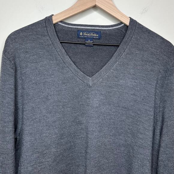 Brooks Brothers Extra Fine Italian Merino Wool Gray V Neck Sweater Size M - Picture 2 of 7